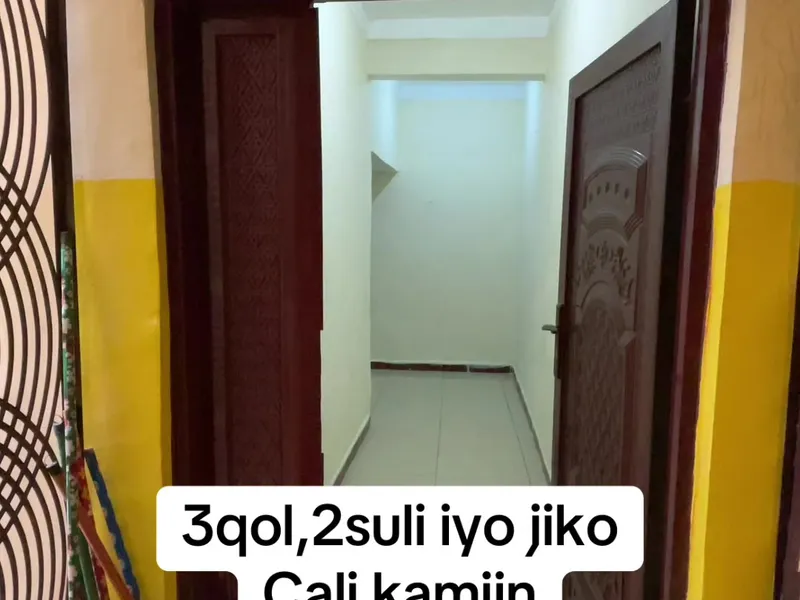 3 Bedroom Apartment in Cali Kamiin, Mogadishu — $300/mo - 1